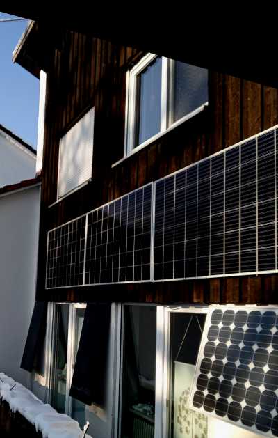 Solarmodule im Winter abgeschattet